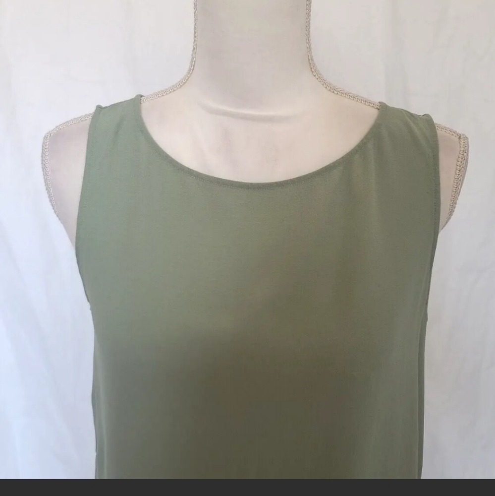 Like New Eileen Fisher *Light Green* 100% Silk Georgette Bateau Neck Tank XS TP - Picture 2 of 6